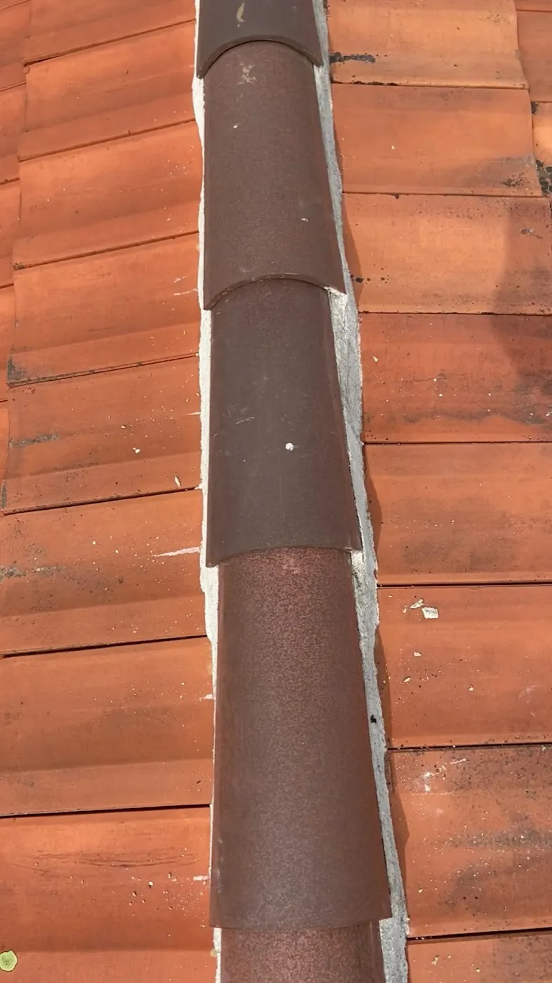Scellement d'arêtier au mortier